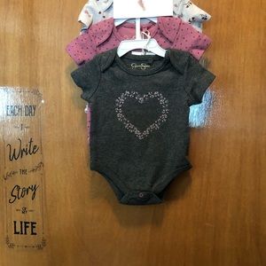 Jessica Simpson layette 3 pack short sleeve 100% soft cotton bodysuit